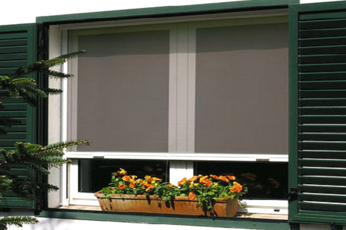 Instalación de una mosquitera enrollable