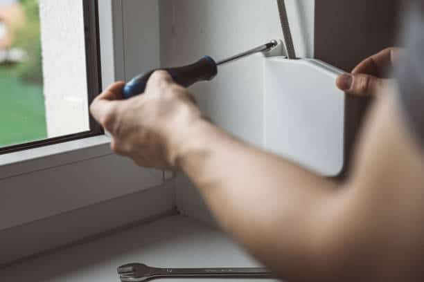 como arreglar la cuerda de una persiana