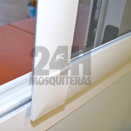 Mosquitera Corredera tela PetScreen para mascotas - Imagen 6